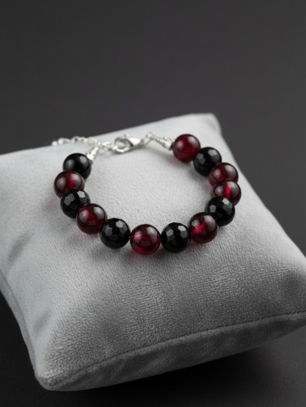 NWT Elegant Black and Red Beaded Bracelet